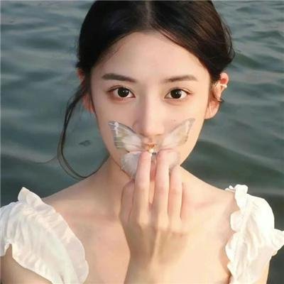 想踢沉迷男的女人